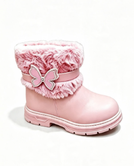 Botas para niñas, peludas y con un detalle de mariposa en el costado.